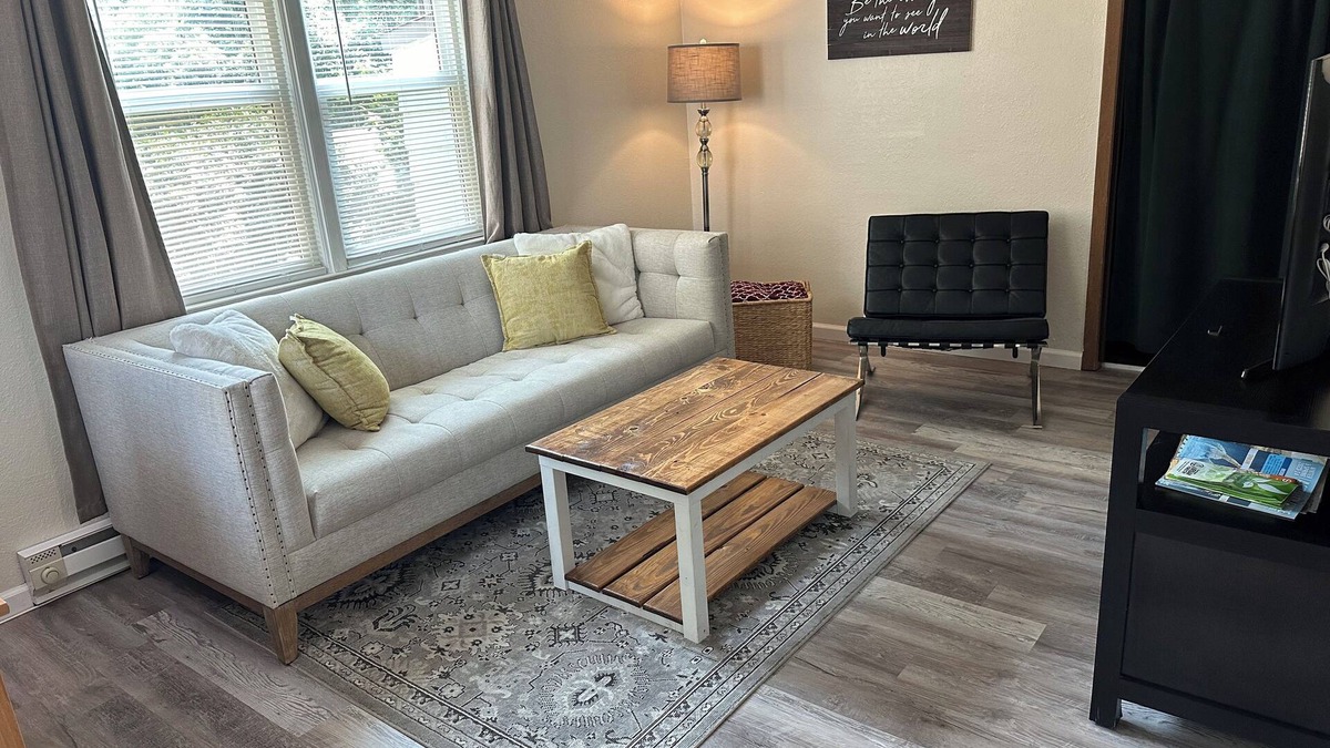 West Spokane Apartment | Charming Finch Arboretum 1BR Duplex/Centrally Located/AC/Free Parking