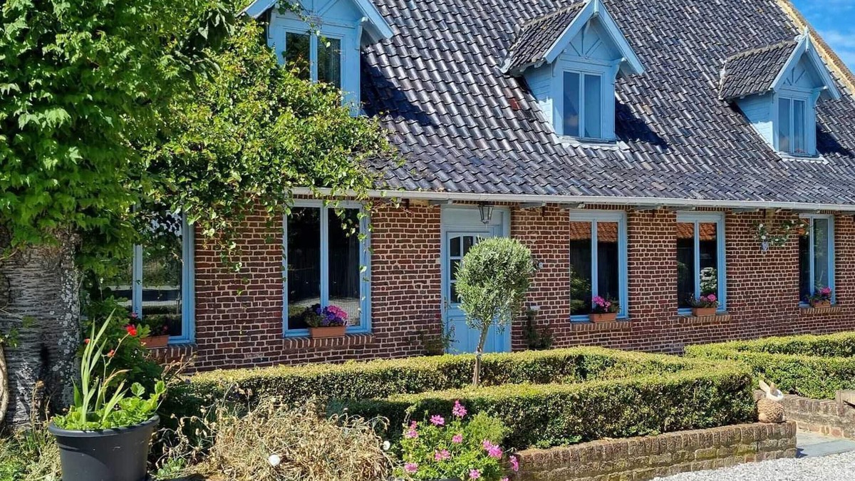 Oudezeele Cottage | Charming Flemish Farmhouse: 9 Guests, Garden, BBQ, Ping-Pong, Near Hiking & Cycling Trails
