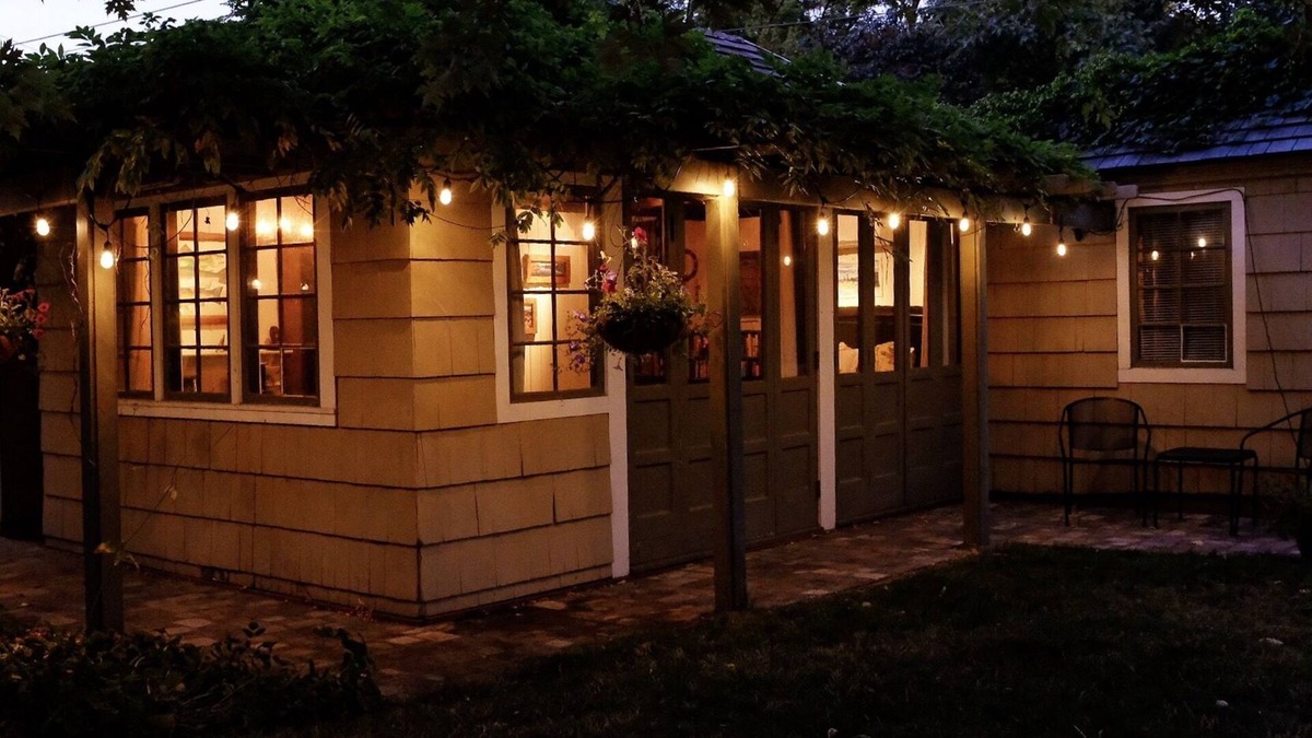 Moscow Cottage | Charming Fort Russell Carriage House - 5 blocks from downtown