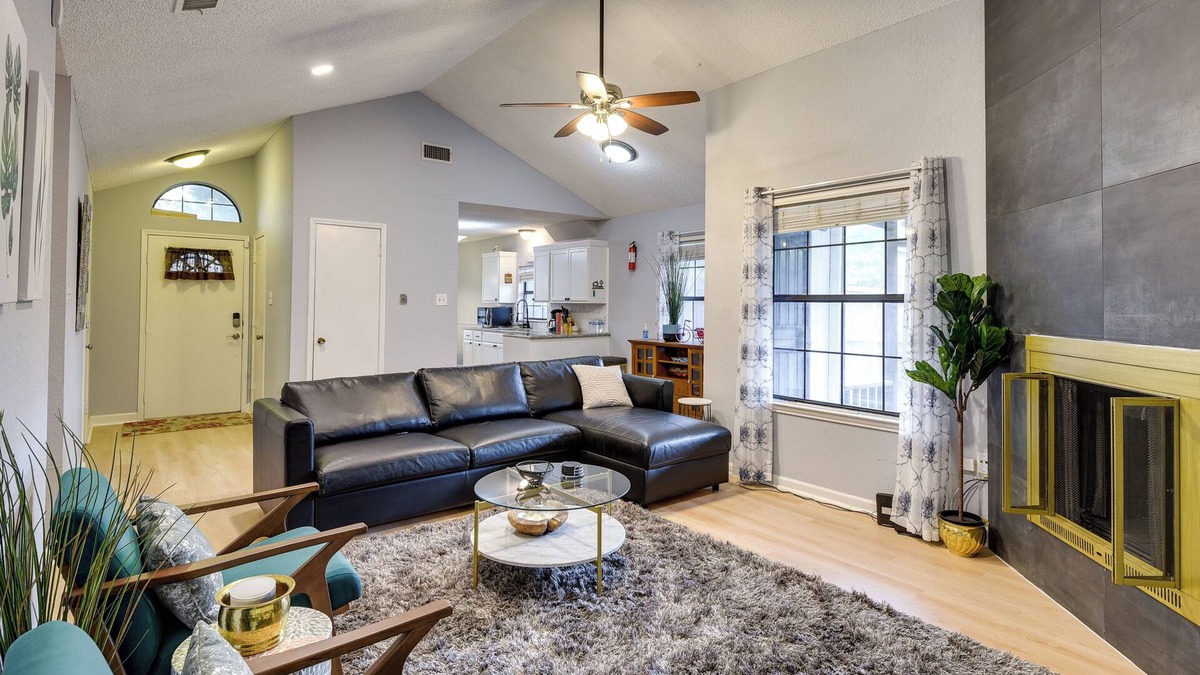 Everman House | Charming Fort Worth Home - 12 Mi to Downtown!
