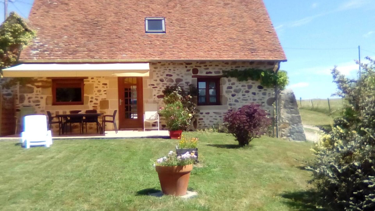 Bourbon-l'Archambault Cottage | Charming Restored Farmhouse with Pond View, BBQ, Play Area, and Fishing Included