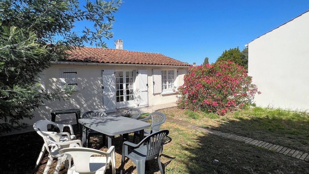 Le Grand-Village-Plage House | Charming house with garden, 10 min from the beach, perfect for couples or small families