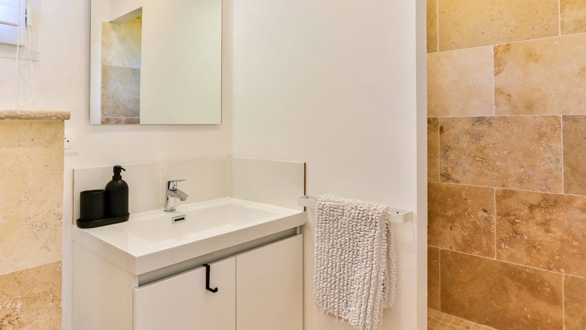Saint-Etienne-du-Gres House | Charming new air-conditioned villa just 10 minutes from Les Baux de Provnce, a sure-fire favourite!