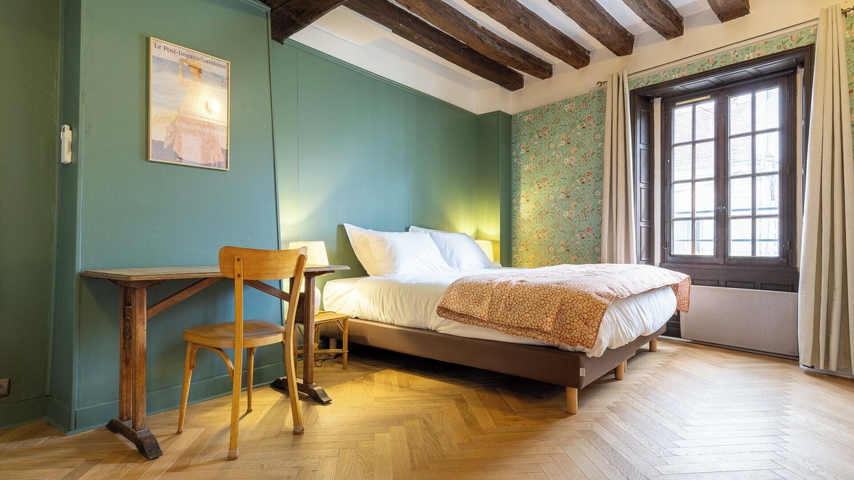 Moret-sur-Loing Cottage | Charming renovated air-conditioned cottage, historic center of Moret-sur-Loing