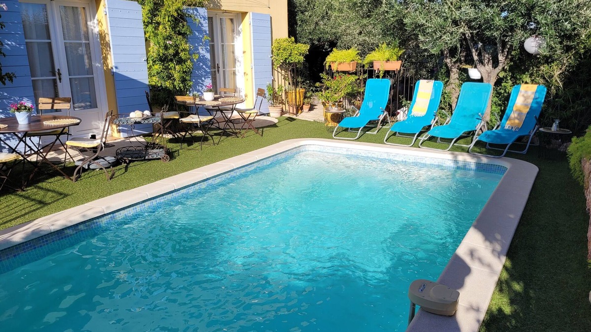 Roquebrune-sur-Argens Villa | Charming gîte with pool and garden