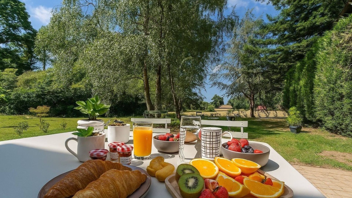 Saint-Aubin-d'Aubigne Cottage | Charming little cottage, ideal for families.