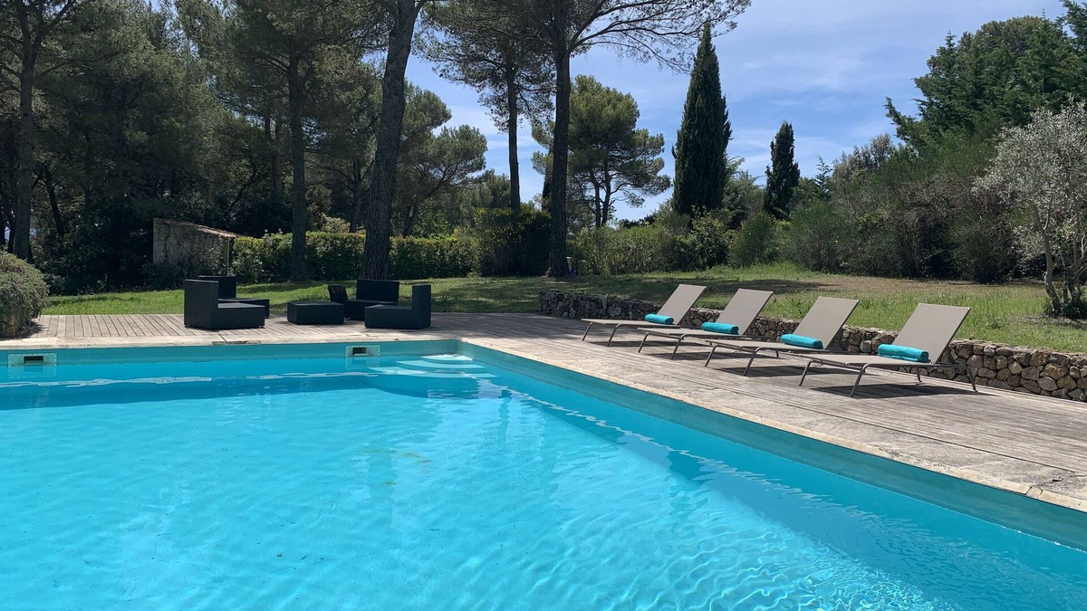 Saint-Marc-Jaumegarde House | Charming property with tennis court and swimming pool in Provence