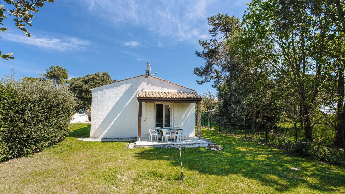 Saint-Trojan-les-Bains House | Charming Detached House with Terrace, Garden, Sea View and Garage 10 Min from the Beaches