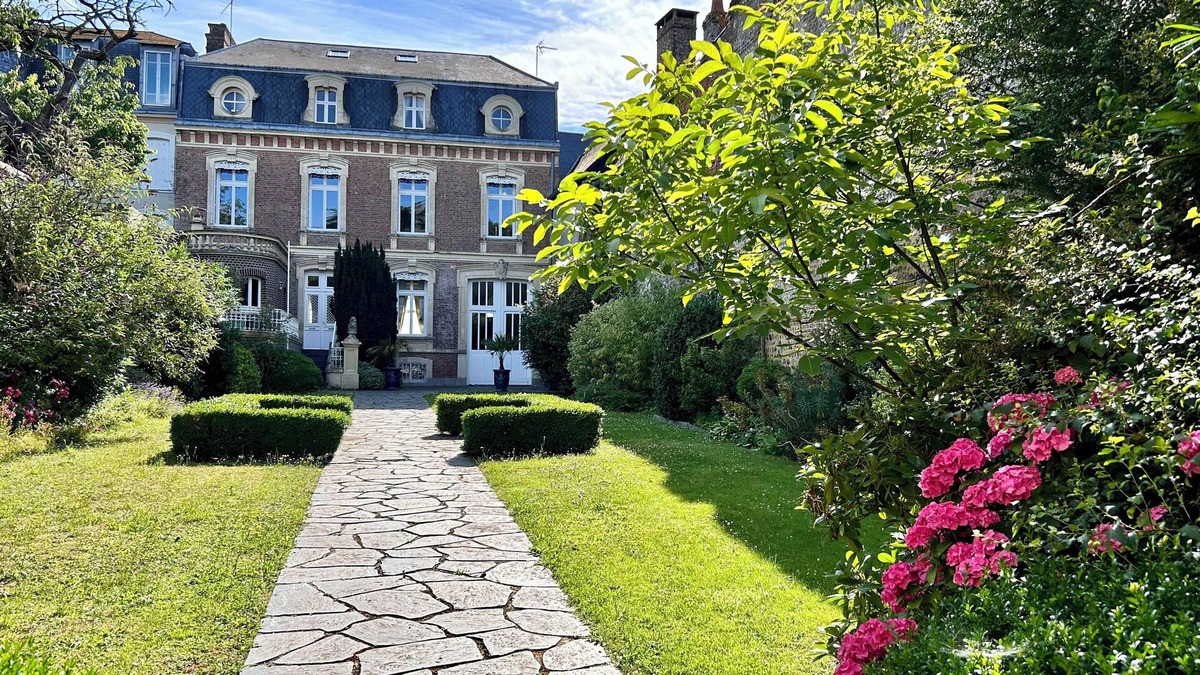 Saint-Valery-sur-Somme House | Charming house: facing the bay, in the heart of town with large gardens