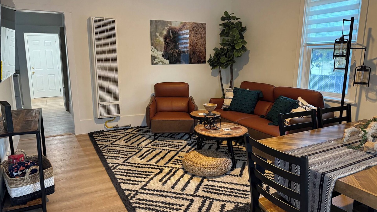 Evanston House | Charming fully remodeled 2-bedroom house with WiFi in Evanston