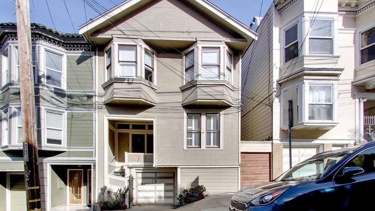 Eureka Valley House | Charming, Fully Updated 1-Bedroom in the Castro with Private Deck & City Views