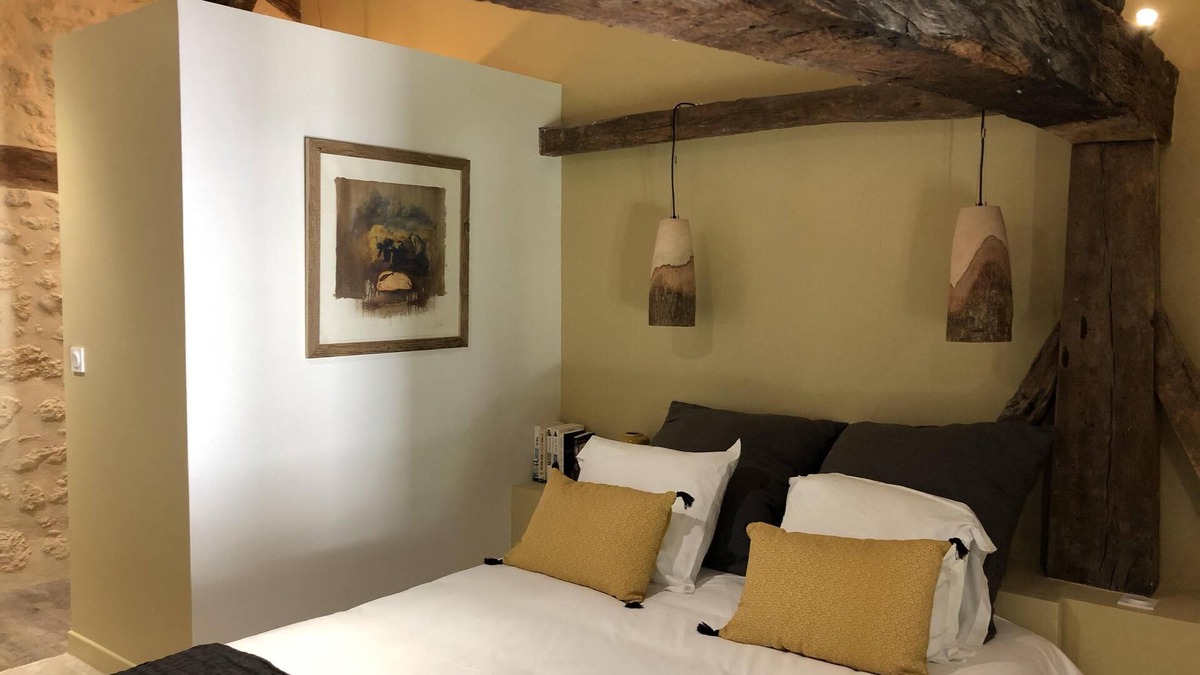 Salleboeuf Apartment | Charming furnished gite Loupiac with swimming pool near Bordeaux
