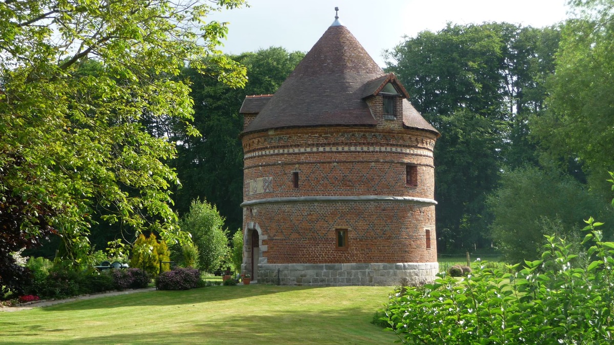 Offranville House | Charming gîte in a dovecote