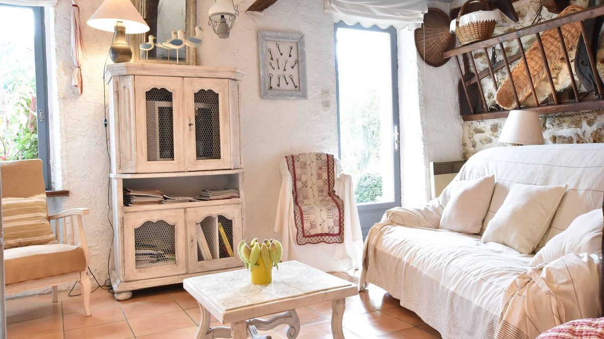 Mezy-Moulins House | Charming Gîte in France for a Private Getaway