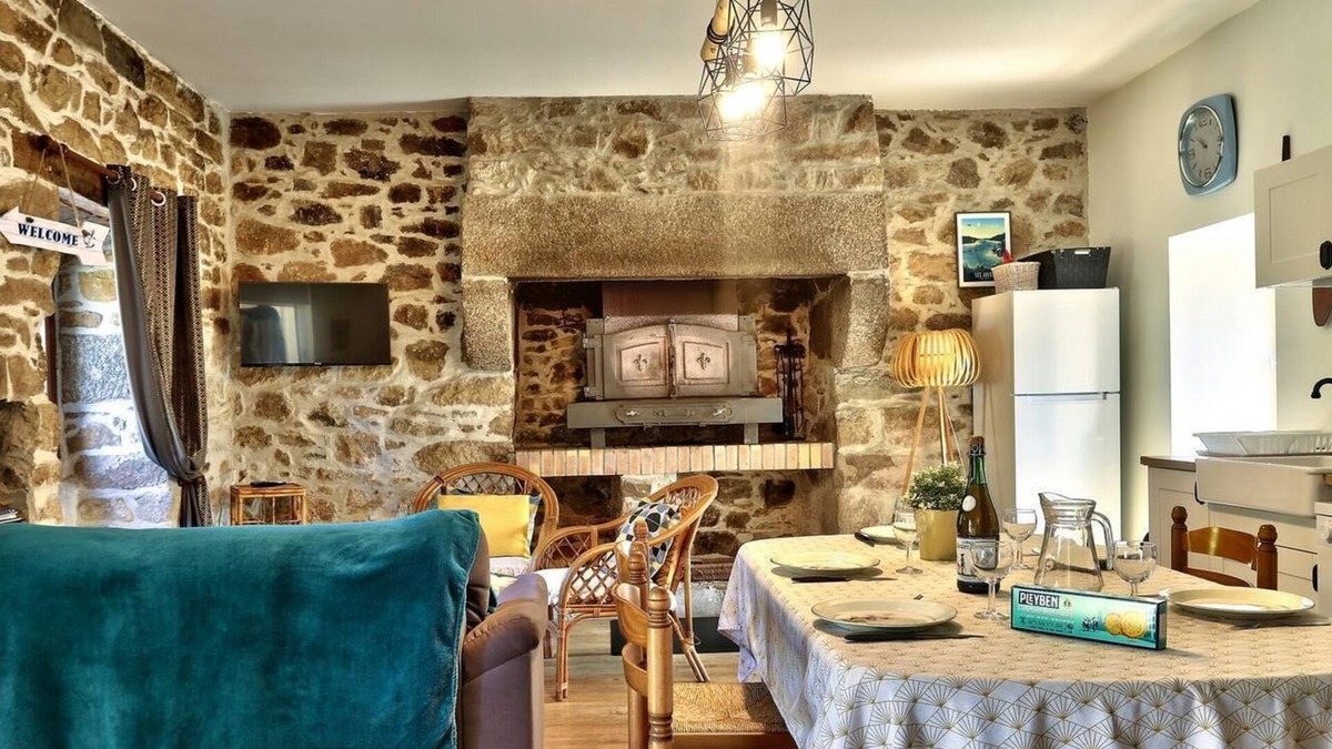 Plouguin Cottage | Charming gîte "Le moulin" in a quiet location