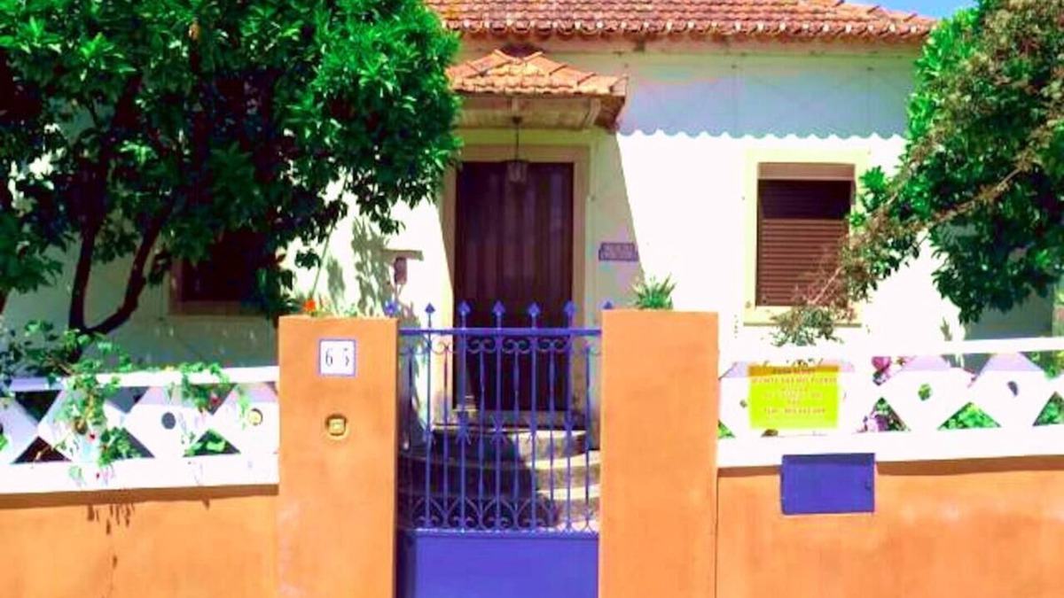 Pedrogao Grande Cottage | Charming Garden Retreat in Pedrogao Grande