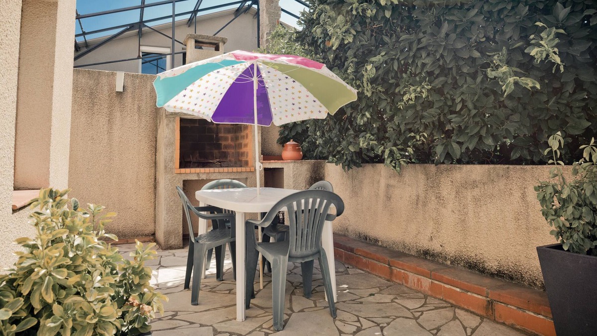 Ceret Apartment | Charming garden apartment with private terrace and playground
