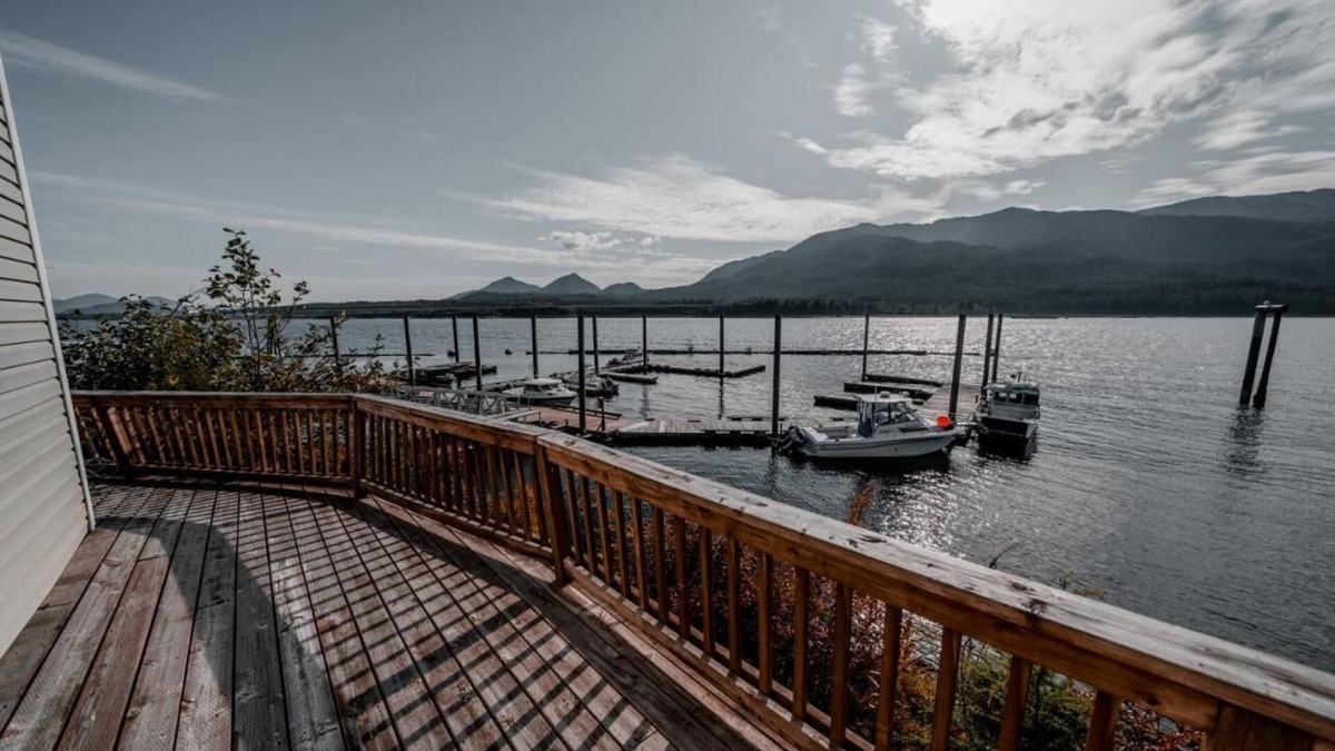 Ketchikan House | Charming Garden Views & Exciting Fishing Excursions | Two Twin Bed