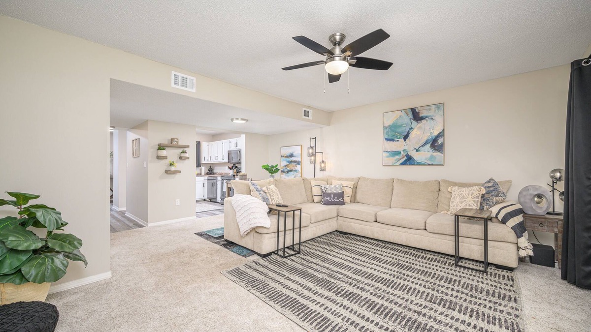 Wright House | Charming Getaway - 2 bedroom townhome in Ft. Walton Beach. Pet Friendly