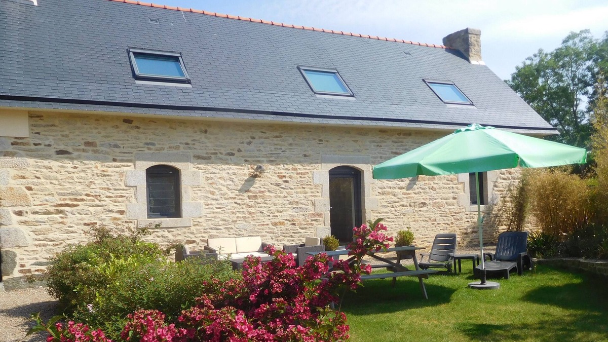 Ploneour-Lanvern Cottage | CHARMING GITE 4 STARS WITH COVERED POOL