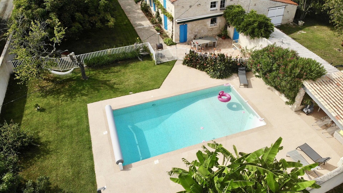 Benet House | Charming gîte (8/10pers) in the Marais Poitevin Vendée with heated swimming pool