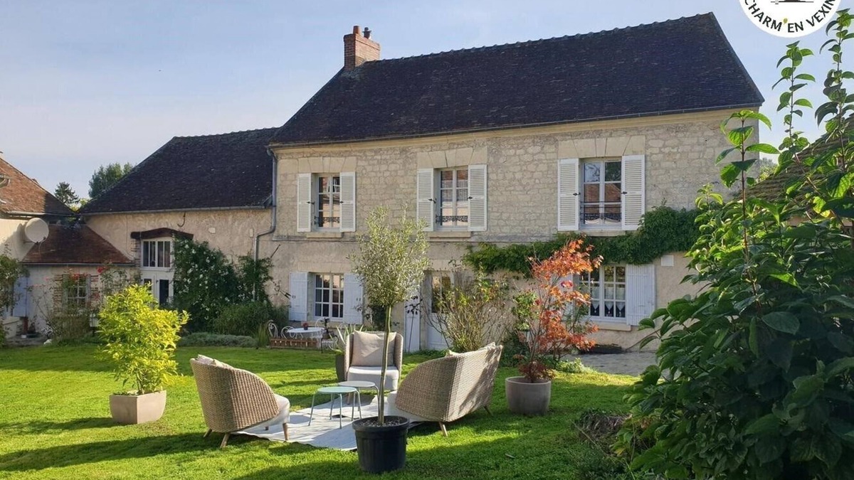 Neuilly-en-Vexin House | Charming gîte with garden and fireplace