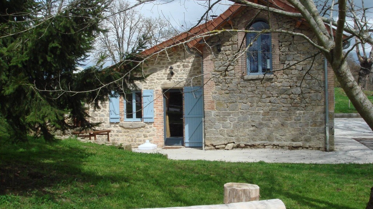 Peyrat-la-Noniere Cottage | Charming gite, 4 stars, Peyrat La Nonière on a land with castle and lake