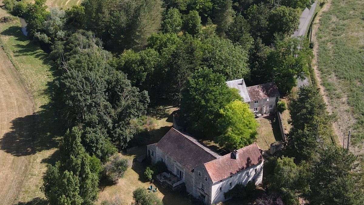 Oyre House | Charming gite in an old mill with swimming pool - 15p - 30min from Futuroscope