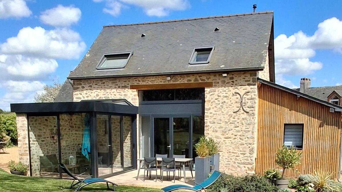 Alexain Cottage | Charming gîte with private pond and fishing, garden, BBQ, fibre, 2 bedrooms - Alexain
