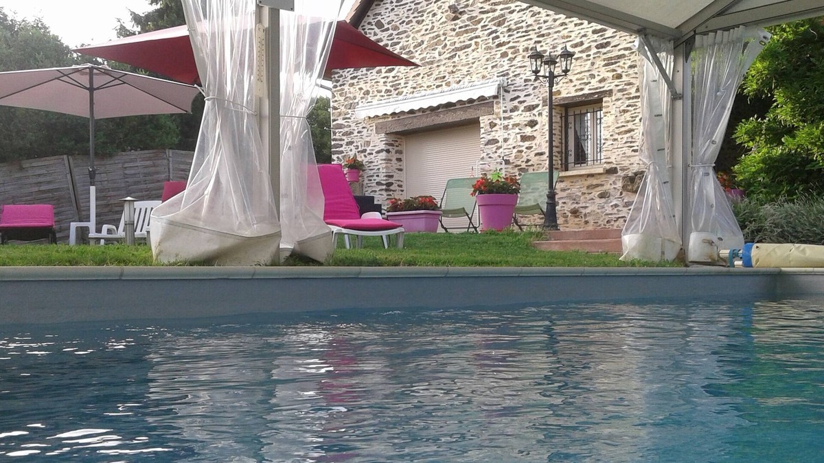 Sarlande Cottage | Charming gîte with swimming pool, Jacuzzi and sauna. Electric charging station