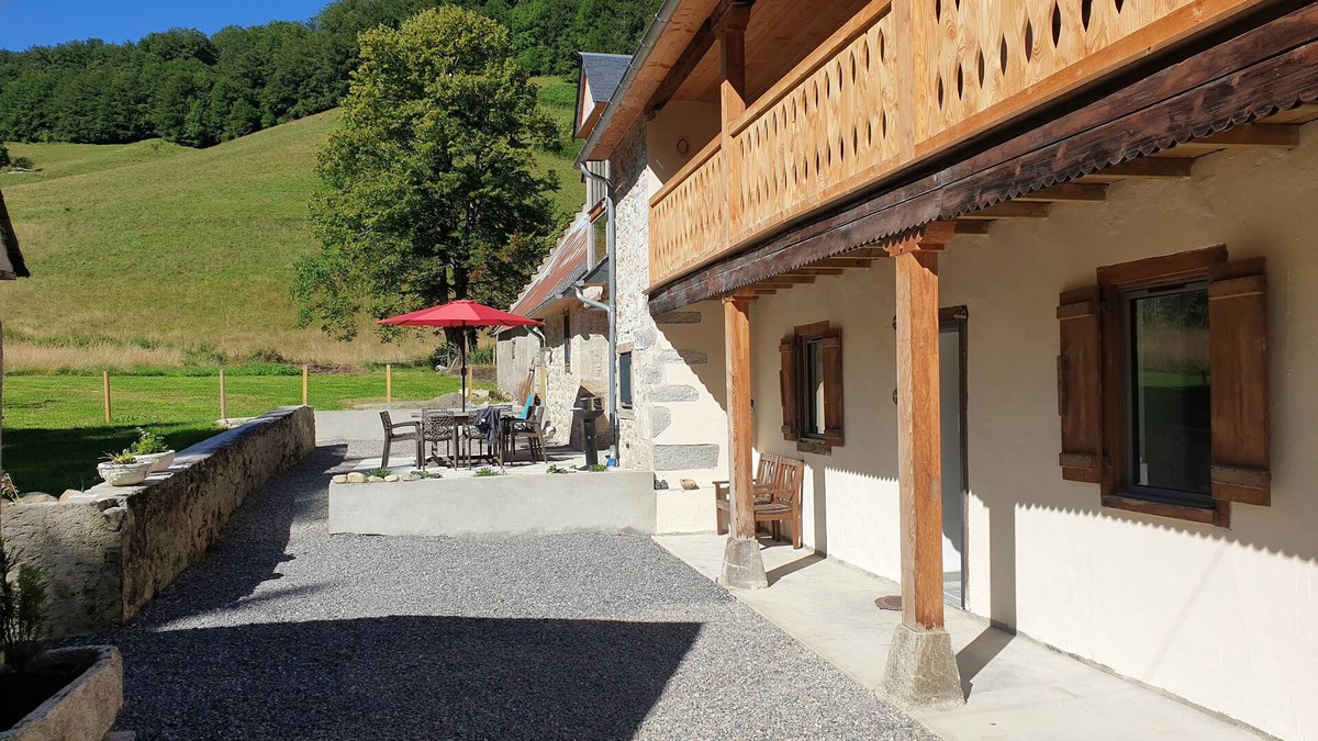 Campan House | Charming gites for 15 people