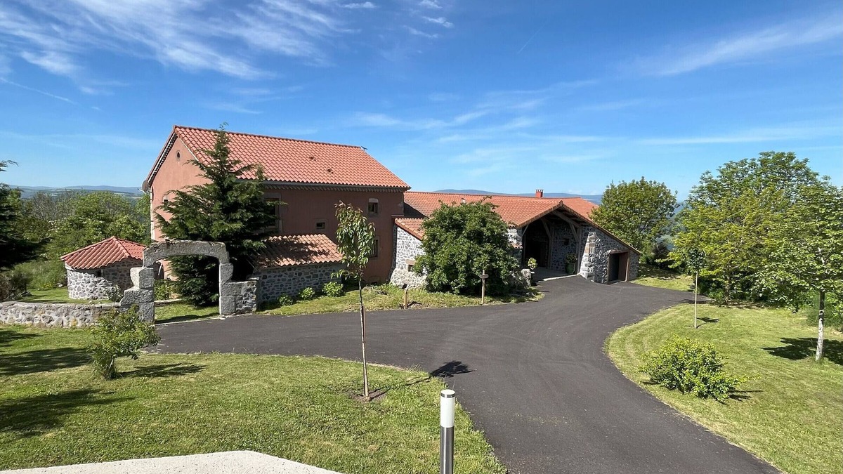 Saint-Berain Bed & Breakfast | Charming guest house with gym and homemade meals