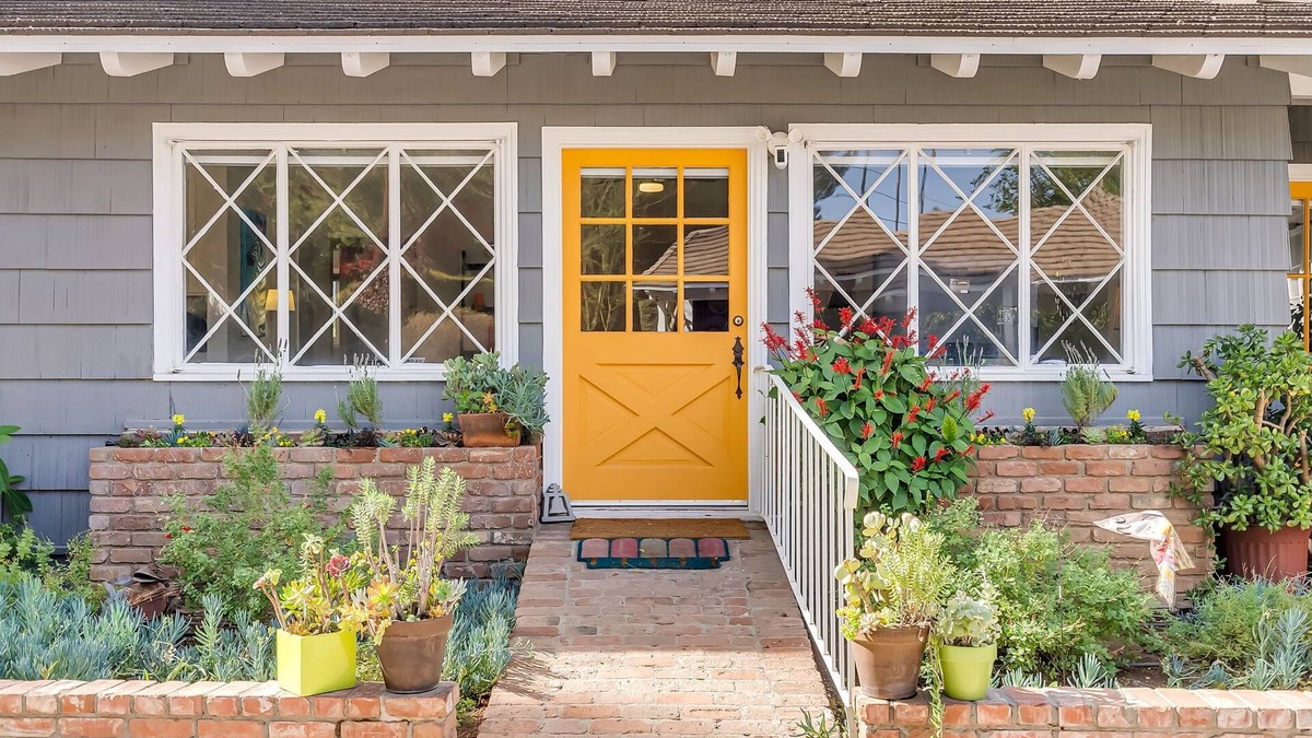 Riverside House | Charming guest house in Riverside near UCR, Mission Inn and Downtown
