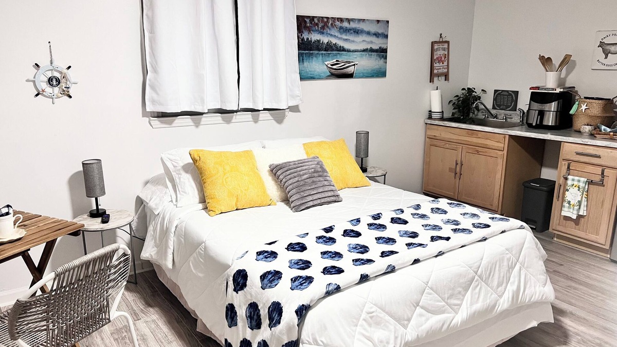 Harrisburg Apartment | Charming Guest suite Charlotte Speedway retreat in brilliant Harrisburg.