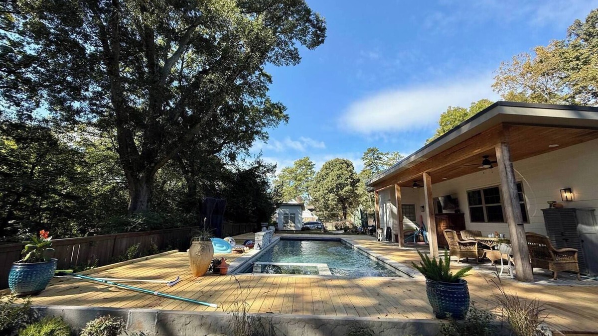 Oakhurst Villa | Charming guesthouse in Atlanta near East Lake Golf Course w/hottub & pool