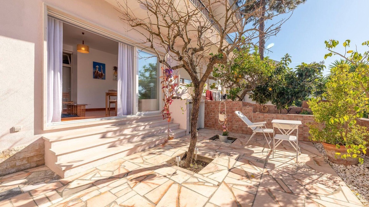 Parede Apartment | Charming Haven on the Portuguese Riviera