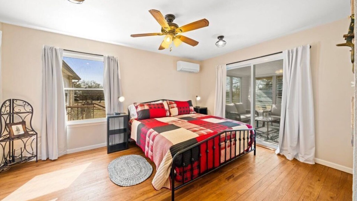 Harper House | Charming, Hill Country Small-town Suite, Centrally located.