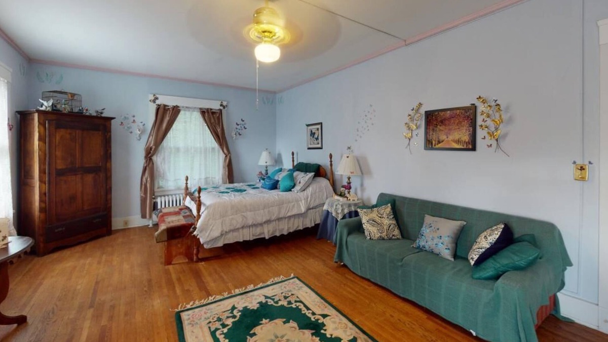 Wausau Bed & Breakfast | Charming, Historic bed & breakfast in awesome Wausau with WiFi, AC & parking