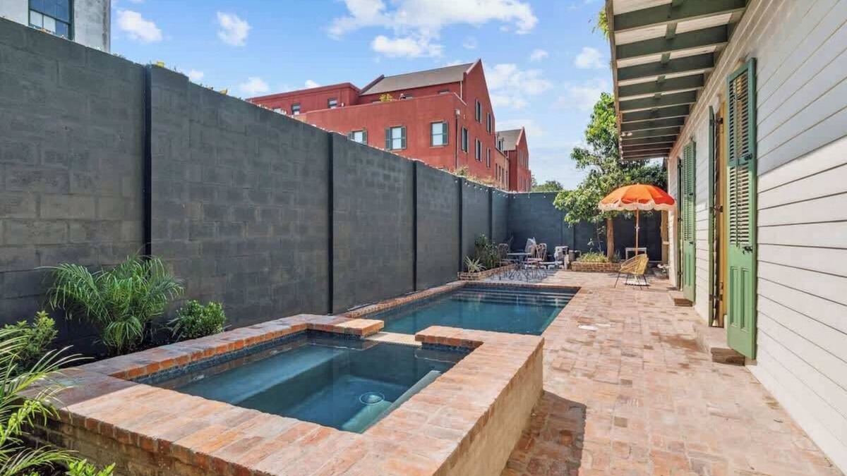 Seventh Ward House | Charming Historic House w Pool & Hot Tub 5 BR|3 BA