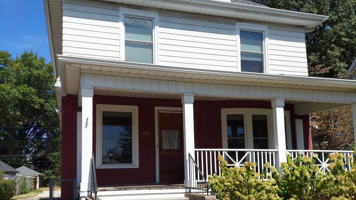Terre Haute House | Charming historical 4 bd & 3 full ba home in Terre Haute with WiFi, AC & parking