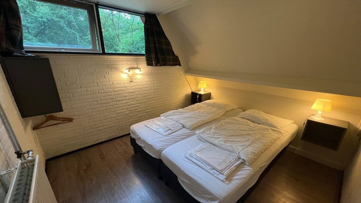 Stramproy House | Charming Holiday Home with WiFi