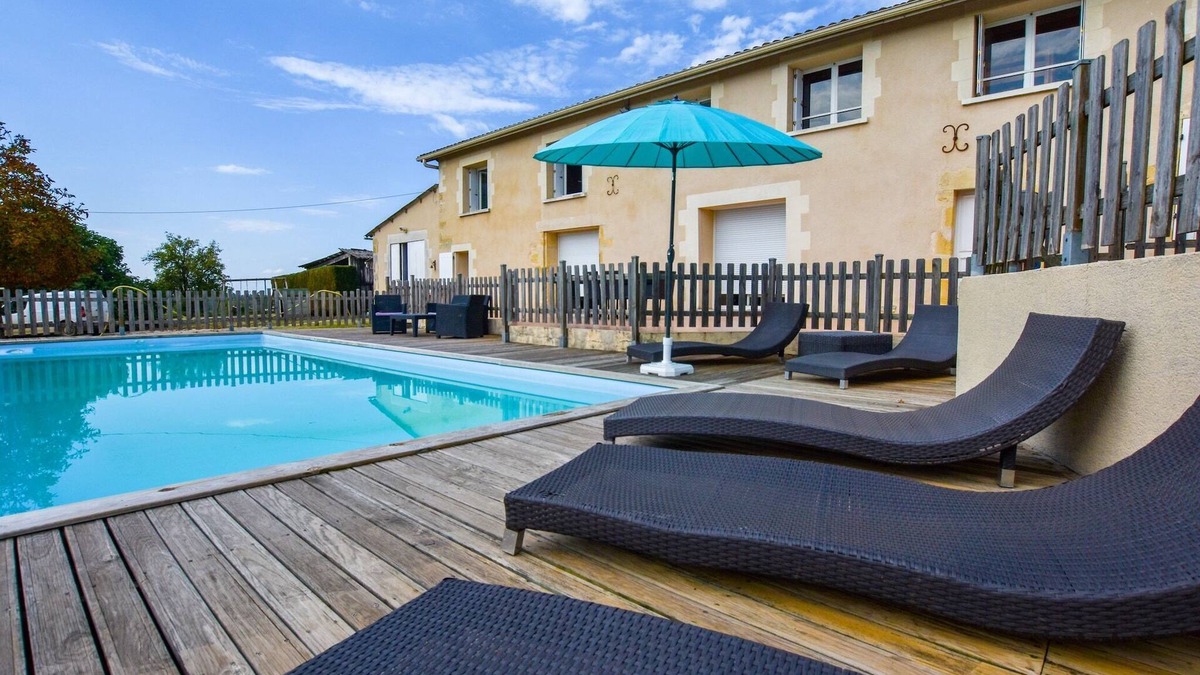 Gornac House | Charming Holiday Home in Gornac with Swimming Pool