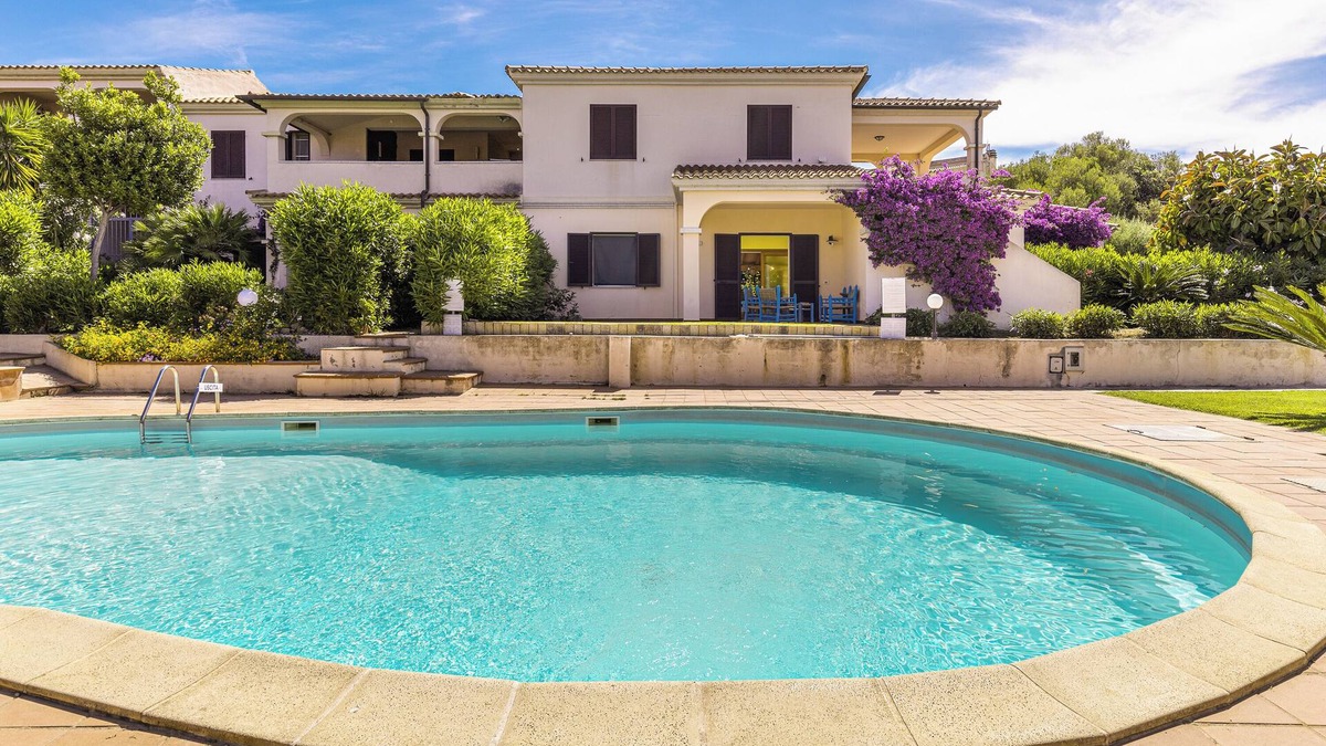 Monte Petrosu House | Charming Holiday Home “Sa Pedra Romantica” with Garden, Terrace & Pool
