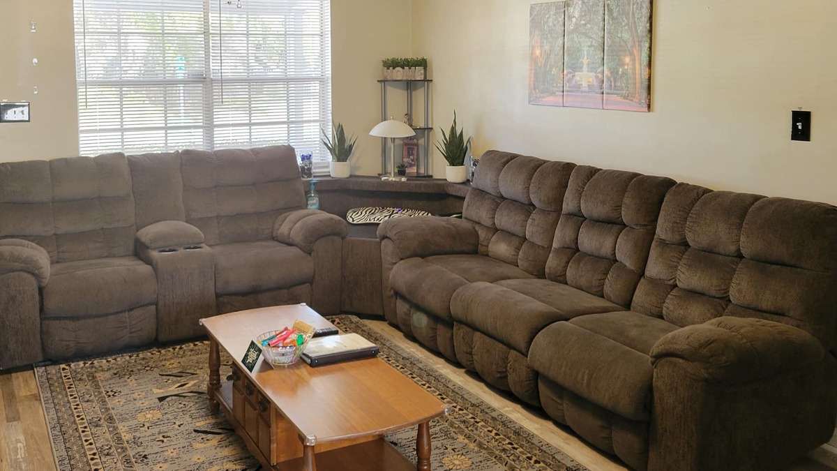 Savannah House | Charming Home- 15 mins from Historic Downtown, W+D