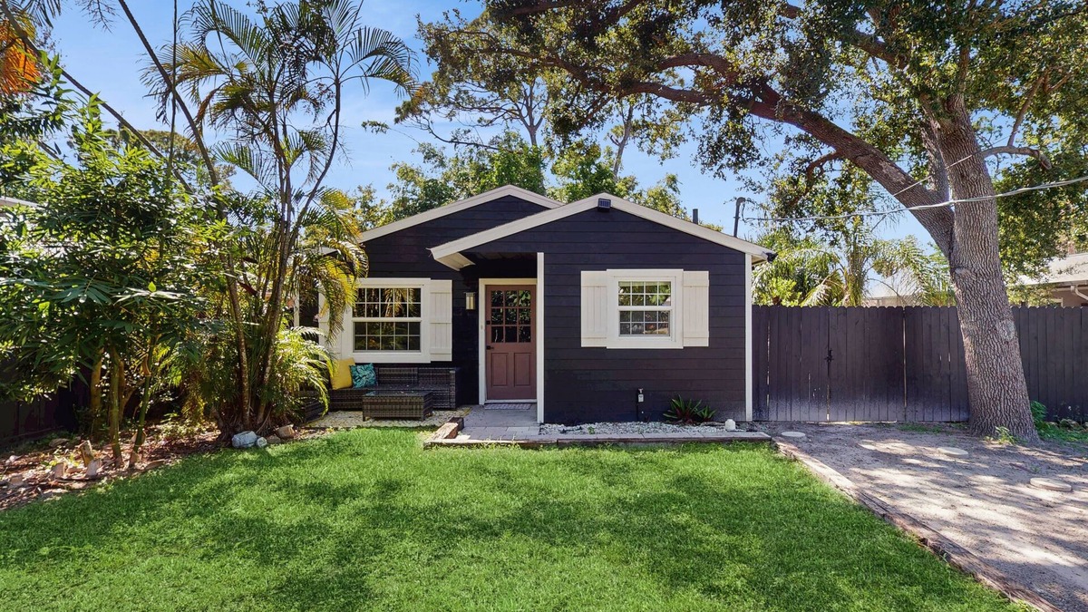 Ridge Wood Heights House | Charming home centrally located and family friendly, close to beaches and Gulf