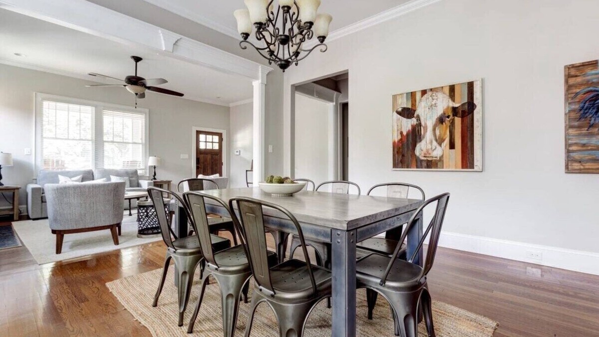 Wesley Heights House | Charming home. Historic district. Walk to the city
