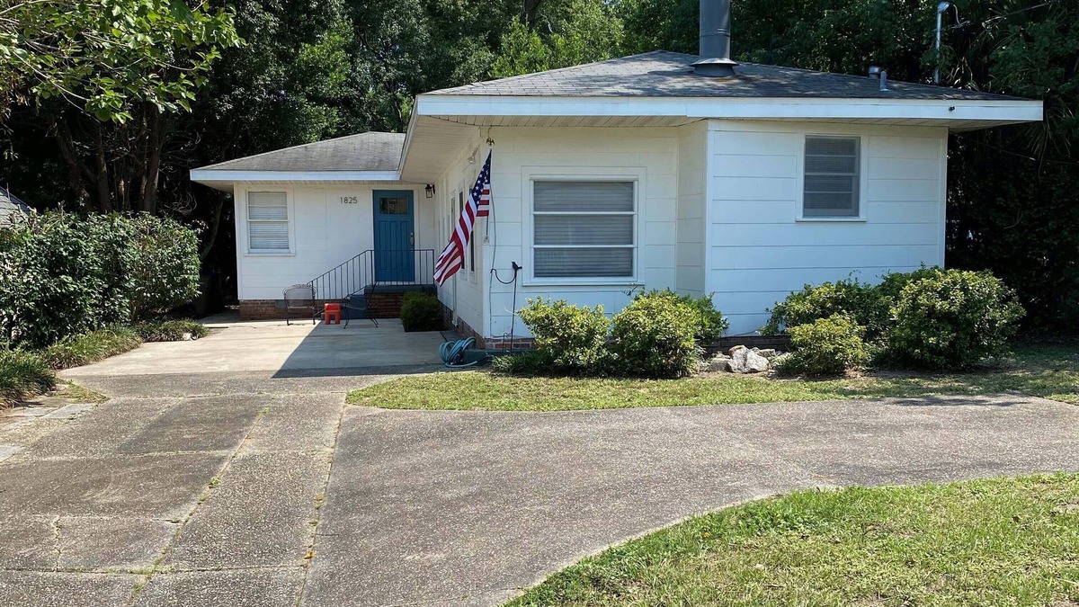 East Hill House | Charming Home in East Hill, nearby neighborhood parks, bayou, beach and downtown