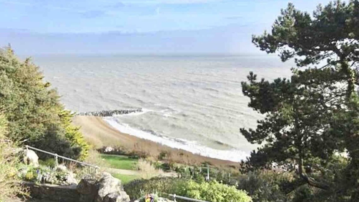 Seabrook House | Charming home in Folkestone for short & long stays