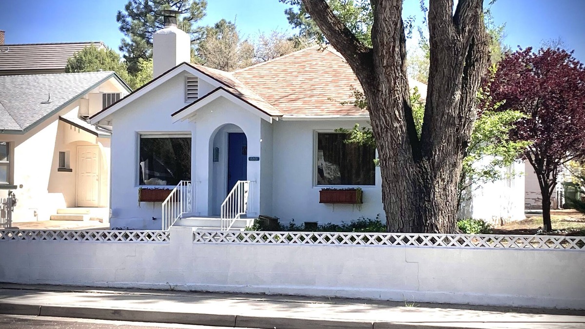 Prescott House | Charming Home in Prescotts Historic District. Less than a mile from Whiskey Row.