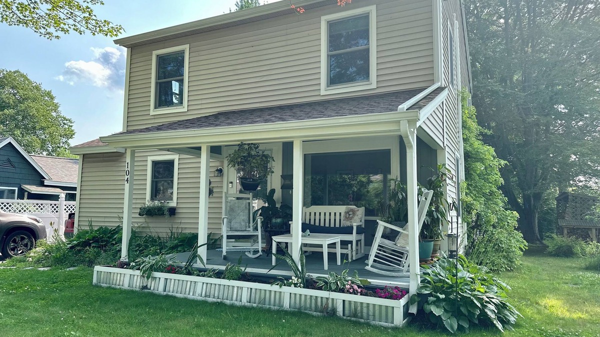 South Portland House | Charming home, minutes away from downtown Portland, beaches, and the airport.